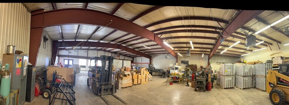 More Photos Of 909 Oswego St, Utica Flex For Sale