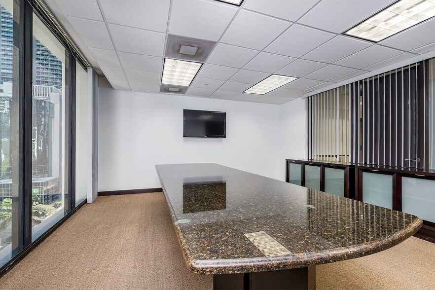 More Photos Of 1110 Brickell Ave, Miami Office For Lease