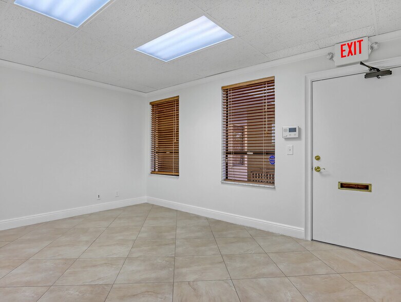 More Photos Of 1920 Palm Beach Lakes Blvd, West Palm Beach Medical For Sale