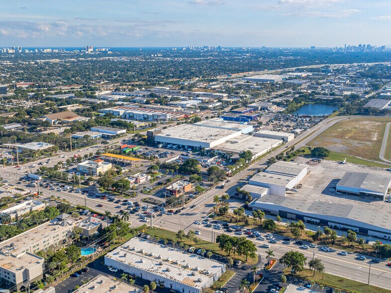 More Photos Of 6001 Powerline Rd, Fort Lauderdale Showroom For Lease