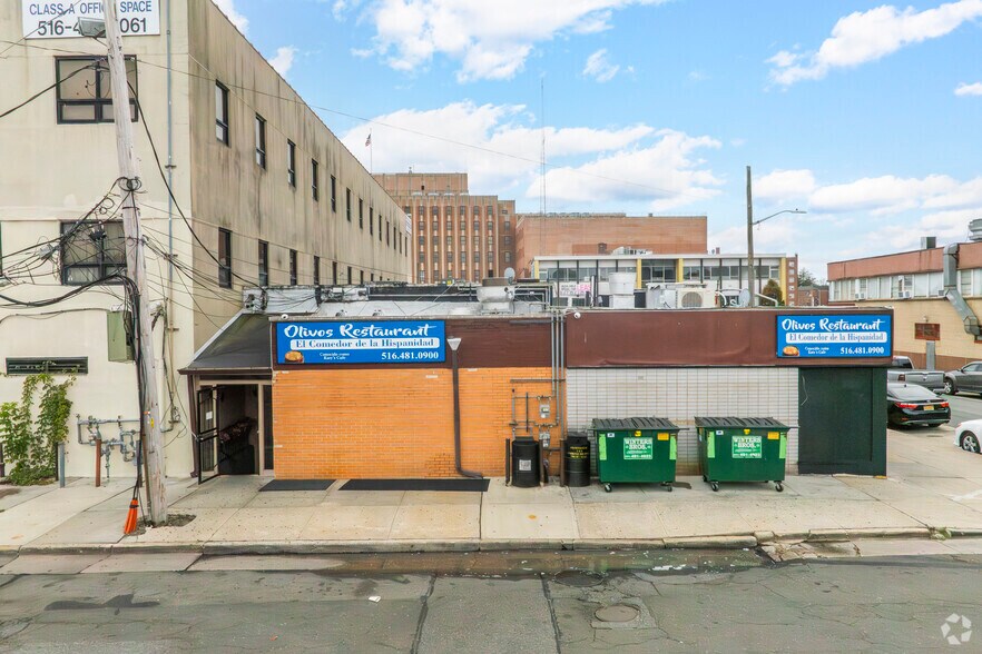 More Photos Of 84 N Franklin St, Hempstead General Retail For Lease