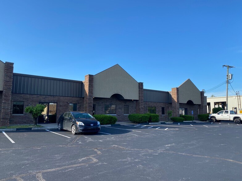 More Photos Of 2102-2112 W Vista, Springfield Light Manufacturing For Lease