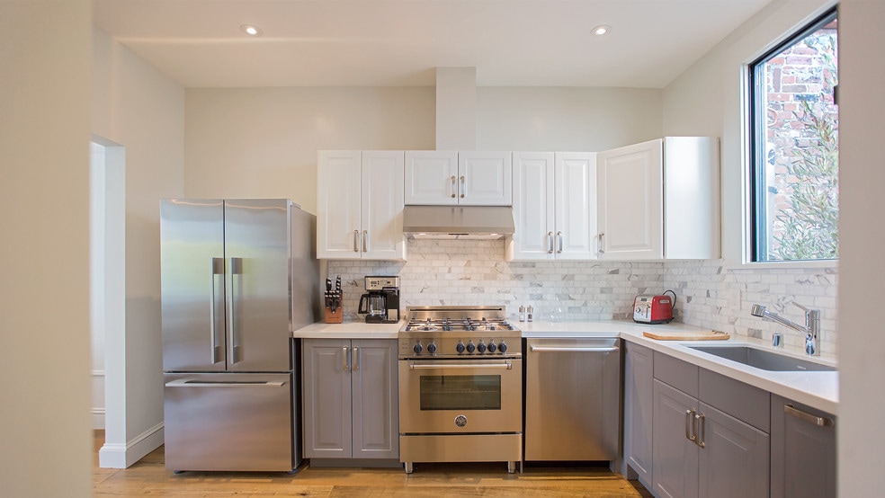 More Photos Of 1616-1618 Pacific Ave, San Francisco Office Residential For Lease