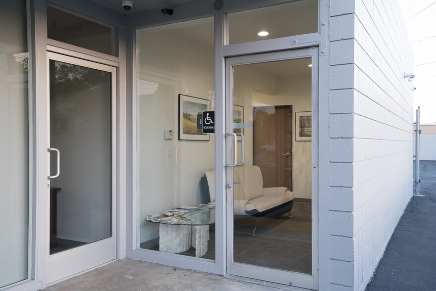 More Photos Of 4010 Merrill Ave, Riverside Freestanding For Lease