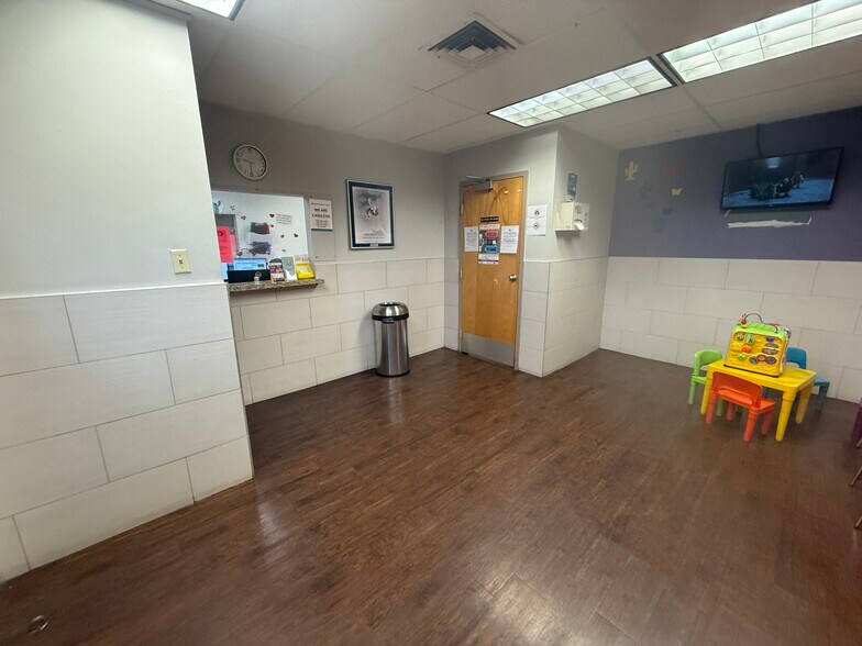 More Photos Of 4700 N 51st Ave, Phoenix Medical For Sale