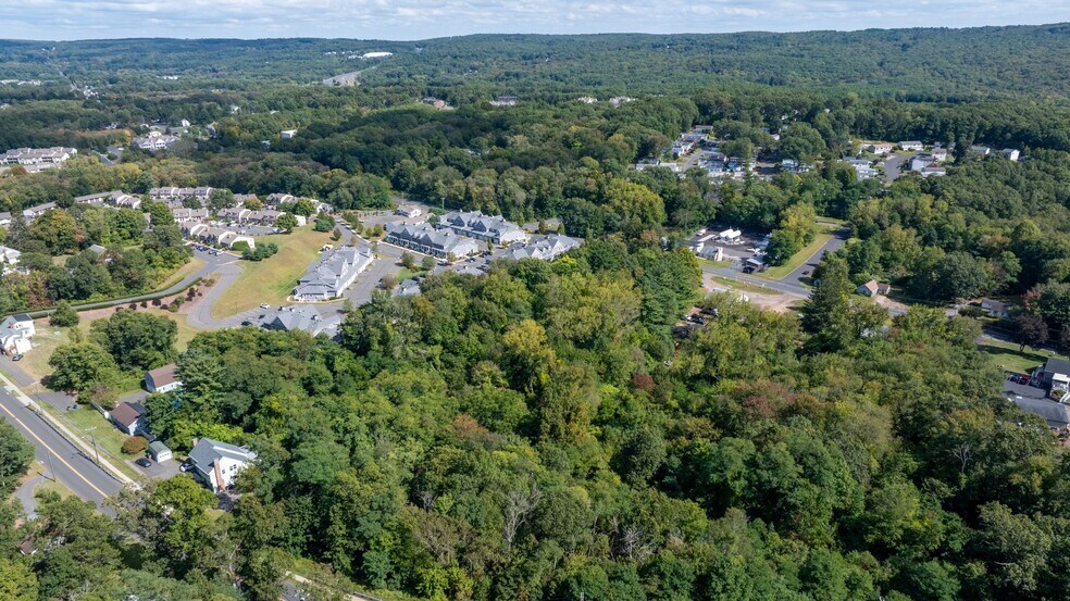 More Photos Of 985 Hartford Tpke, Vernon Service For Lease