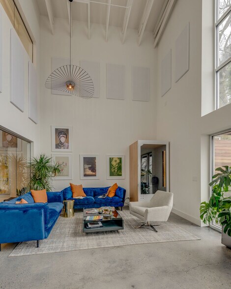 More Photos Of 407 Humphreys St, Nashville Office For Lease