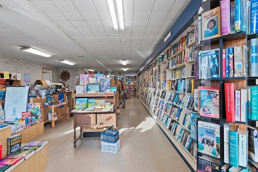 More Photos Of 302 Collins Ave, Oconto General Retail For Sale