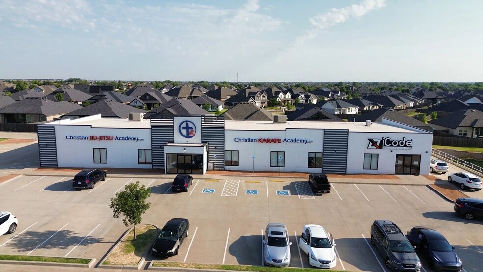 Primary Photo Of 2217 NW 178th St, Edmond General Retail For Sale