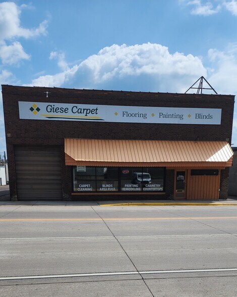 More Photos Of 38875 Forest Blvd, North Branch Freestanding For Sale