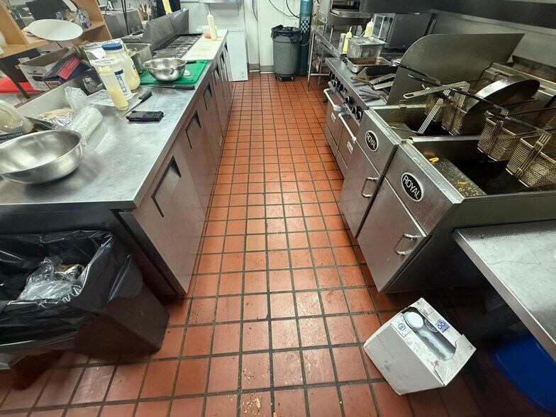 More Photos Of 7500-7504 N Main St, Dayton Bar For Sale