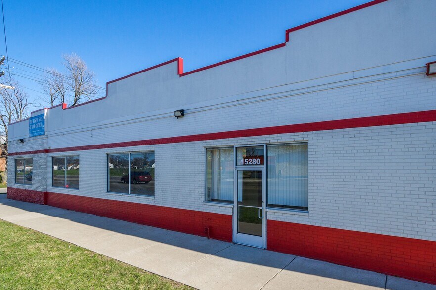 More Photos Of 15200-15262 E Seven Mile Rd, Detroit Unknown For Lease