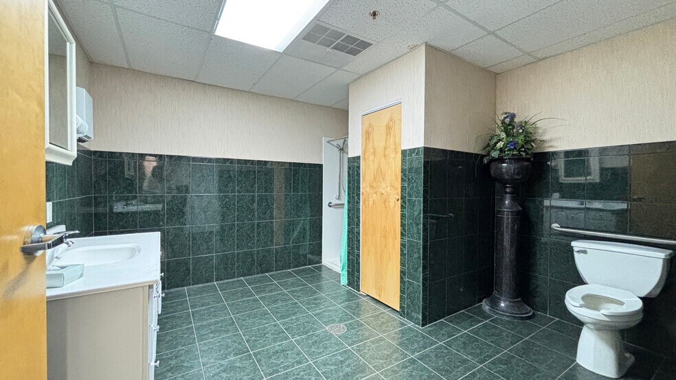 More Photos Of 475 Business Park Ln, Allentown Warehouse For Lease