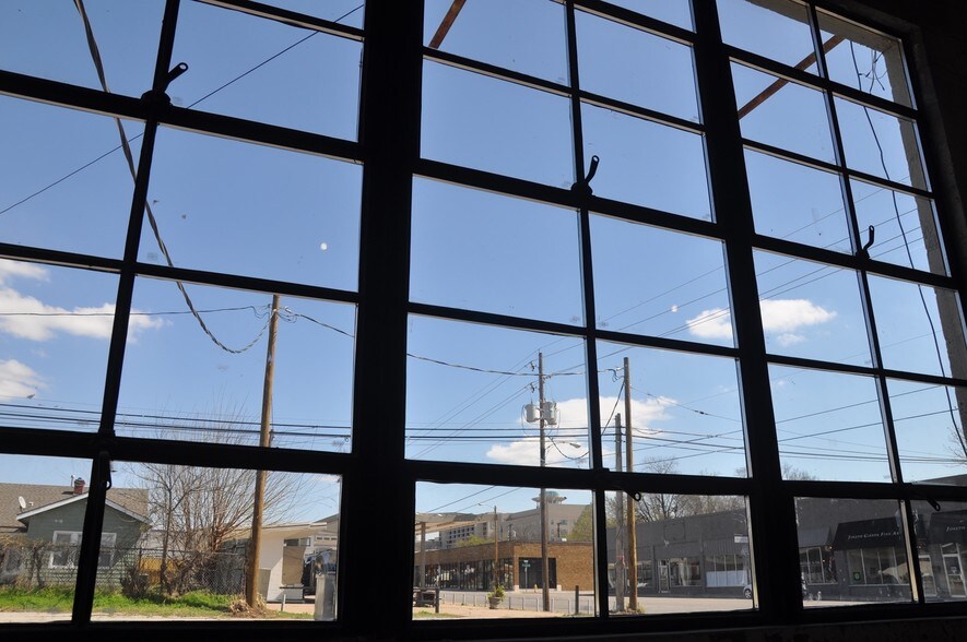 More Photos Of 1335 E 11th St, Tulsa Freestanding For Lease