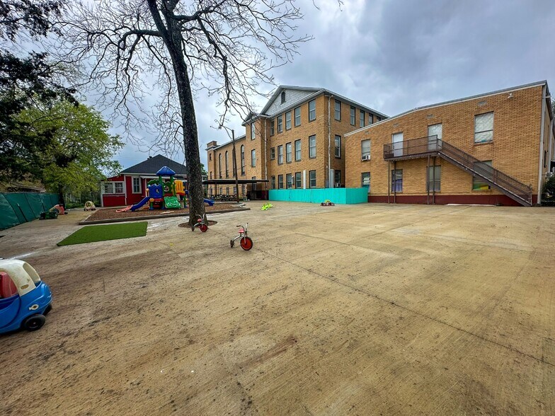 More Photos Of 247 S Barron St, Rusk Religious Facility For Sale