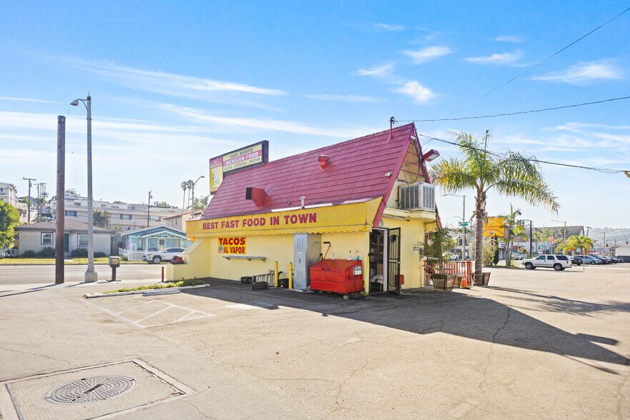 More Photos Of 921 Pacific Coast Highway, Redondo Beach General Retail For Sale
