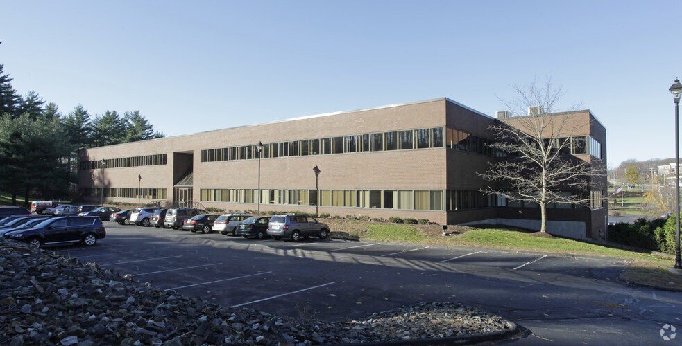 More Photos Of 352 Turnpike Rd, Southborough Office For Lease