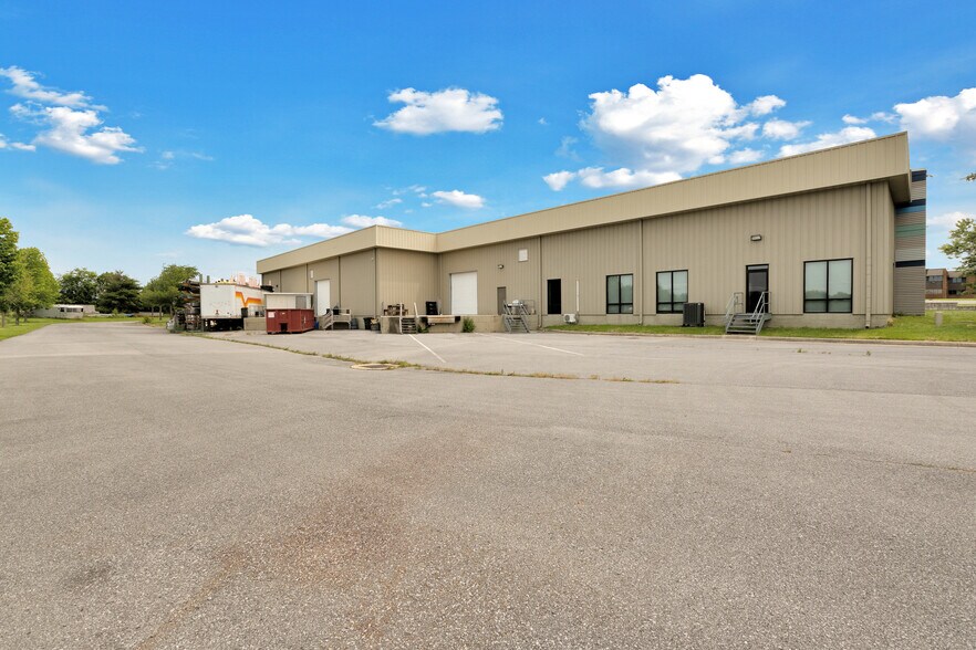 More Photos Of 1326 Progress Dr, Front Royal Flex For Sale