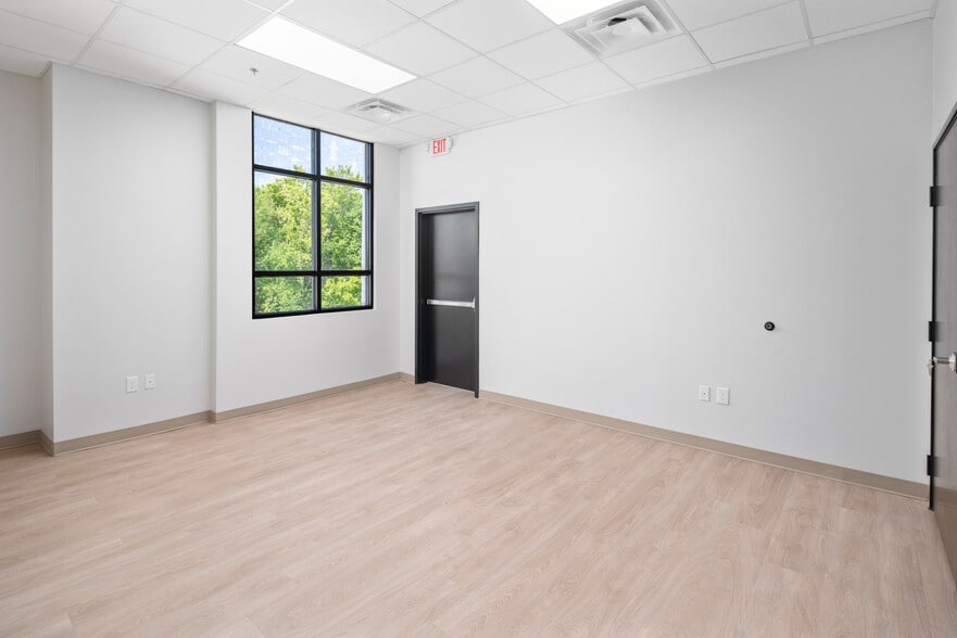 More Photos Of 8195 Custer Rd, Frisco Office For Sale