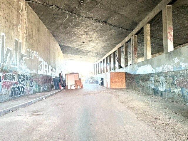 More Photos Of 3001 Delay Dr, Los Angeles Land For Lease