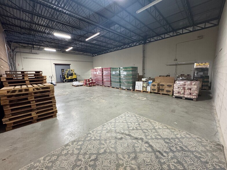 More Photos Of 168 Ayer Rd, Littleton Warehouse For Lease