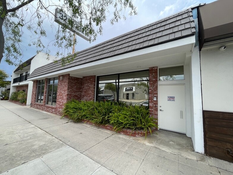 More Photos Of 3212-3214 W Burbank Blvd, Burbank Office For Sale