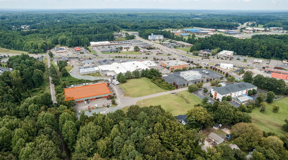 More Photos Of 200-225 Commercial Ct, Sanford Flex For Lease