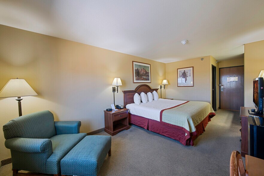 More Photos Of 1424 W Pine St, Pinedale Hotel For Sale