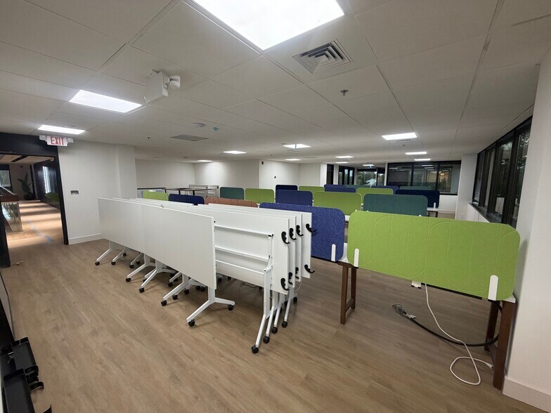 More Photos Of 6698 68th Ave N, Pinellas Park Loft Creative Space For Lease