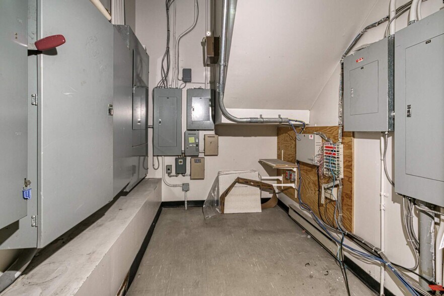 More Photos Of 2 Lisgar St, Sudbury Office For Sale