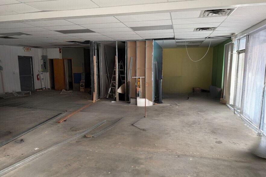 More Photos Of 1431-1439 NW Silver Lake Rd, Saint Paul Unknown For Lease