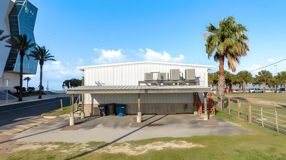 More Photos Of 1525 Shoreline Blvd, Corpus Christi Storefront Retail Office For Sale