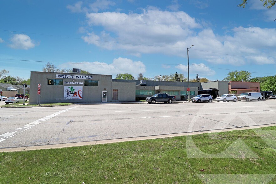 Primary Photo Of 26021-26029 W 8 Mile Rd, Redford Township Warehouse For Sale