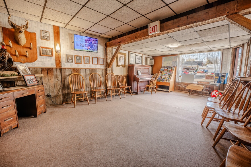 More Photos Of 176 N Market St, Shreve General Retail For Sale