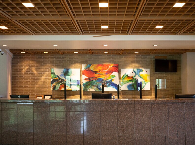 More Photos Of 1 Oak Ridge Dr, Chaska Hotel For Lease