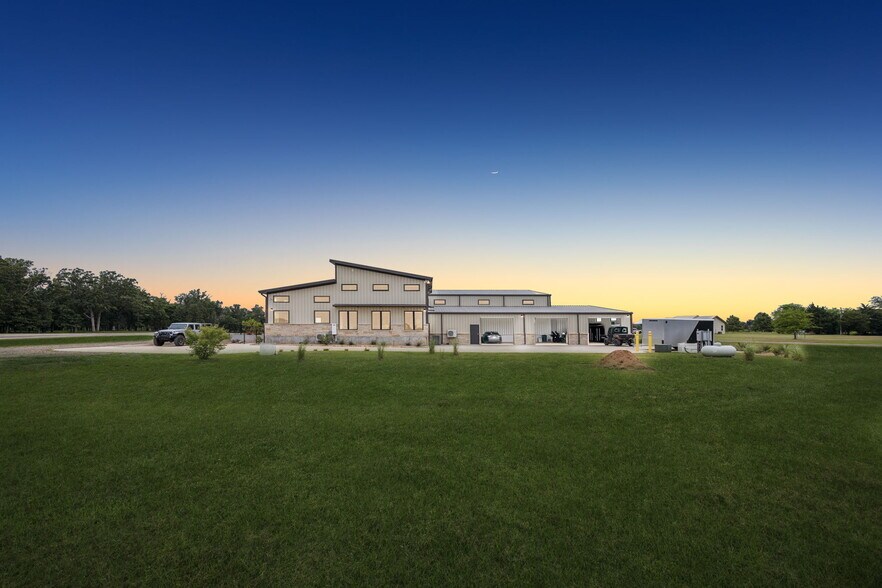 More Photos Of 863 VZ County Road 1508, Van Airplane Hangar For Sale