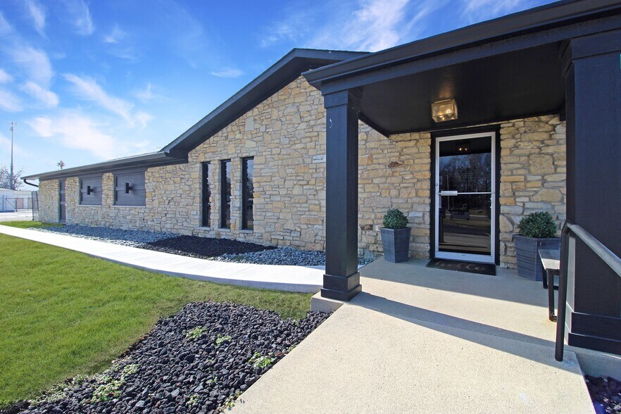 More Photos Of 241 E High St, Mooresville Storefront Retail Office For Sale