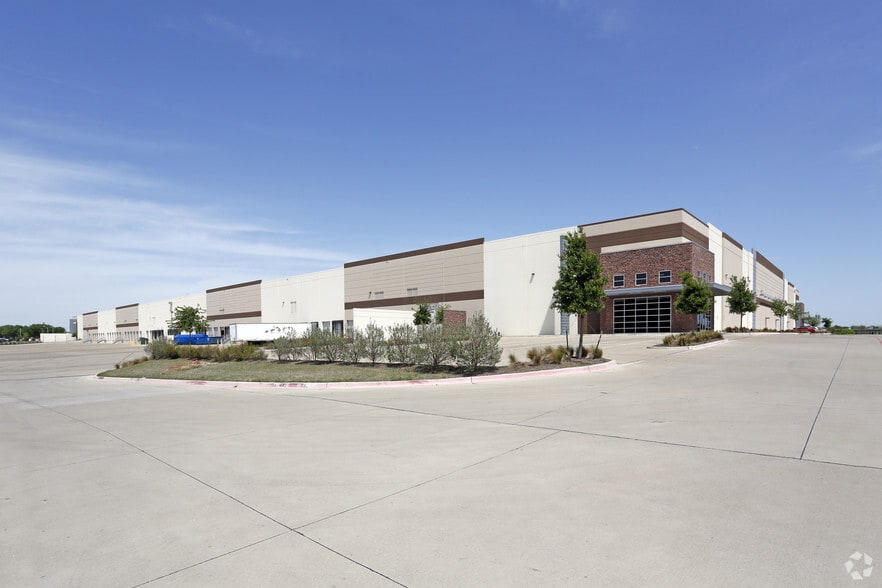 More Photos Of 931 W Bardin Rd, Arlington Distribution For Lease