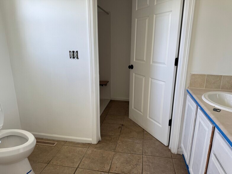 More Photos Of 13450 S Topeka Ave, Carbondale Apartments For Sale