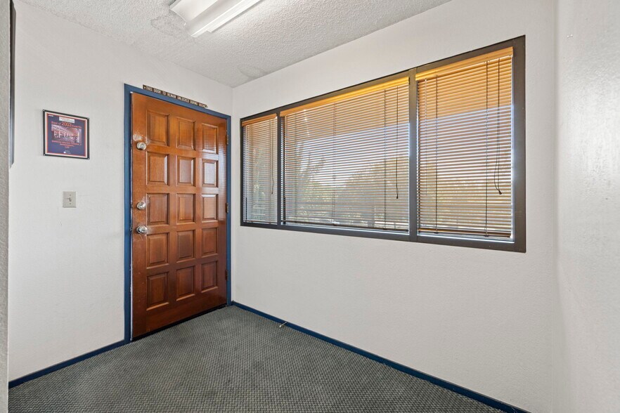 More Photos Of 1606 W Mineral King Ave, Visalia Office For Sale