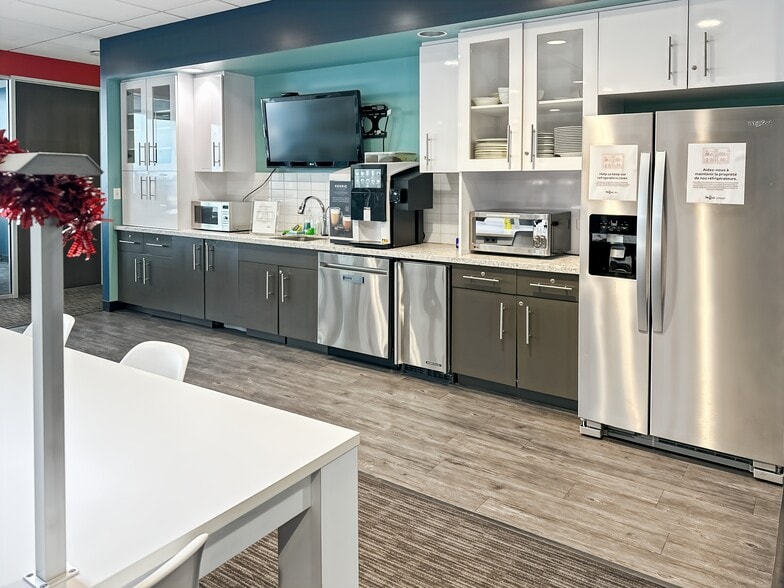 Primary Photo Of 3055 Saint-Martin Boulevard West, Laval Coworking Space