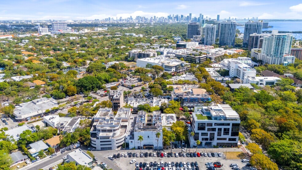 More Photos Of 3120-3138 Commodore Plz, Coconut Grove General Retail For Sale