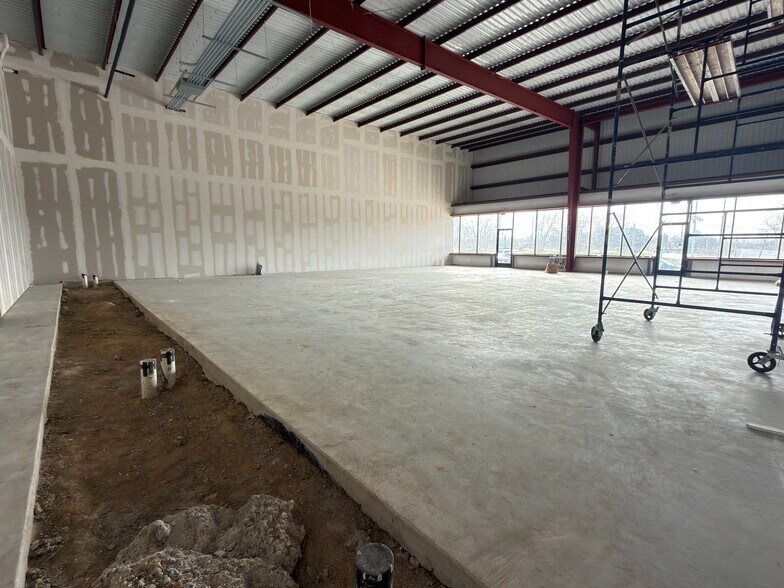 More Photos Of 14211 Hiram Clarke Rd, Houston Storefront For Lease