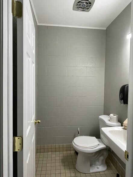 More Photos Of 155 W 14th St, Ogden Warehouse For Lease