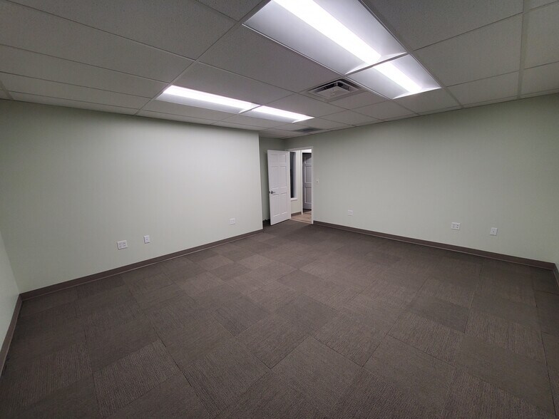 More Photos Of 401 W High St, Mount Vernon Office For Lease