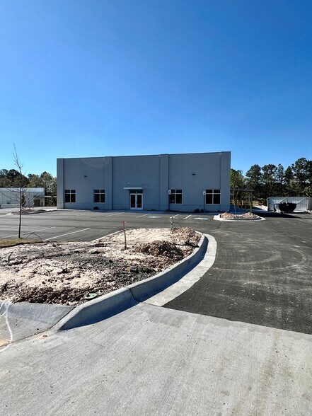 More Photos Of 11 Remington Dr, Little Rock Showroom For Lease