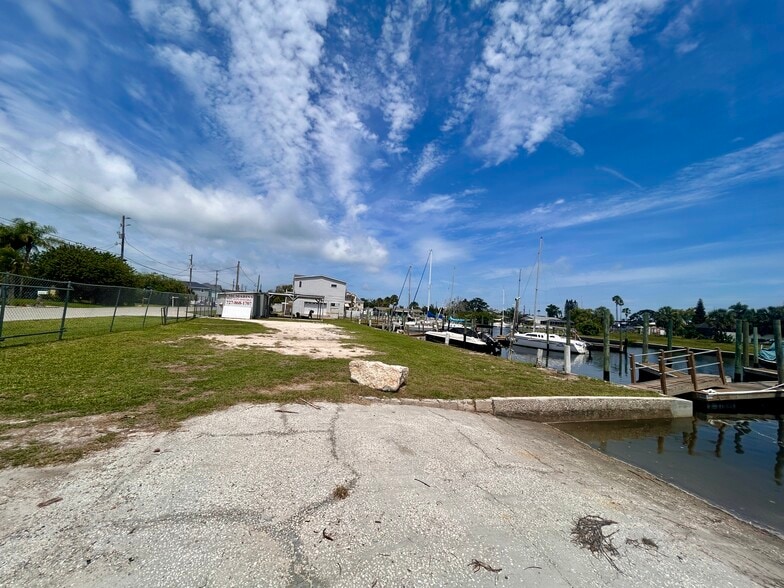 More Photos Of 6501 Boatyard Dr, Hudson Specialty For Sale