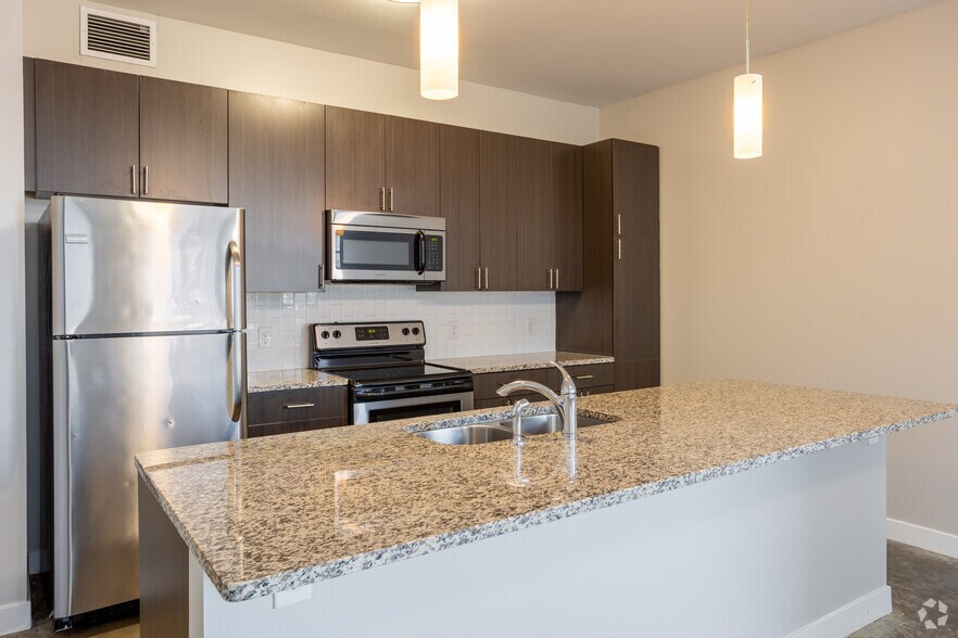 More Photos Of 717 Locust St, Des Moines Apartments For Lease