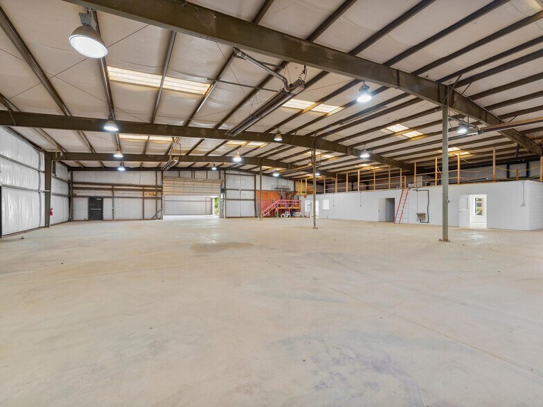 More Photos Of 93 Thompson St, Asheville Manufacturing For Lease