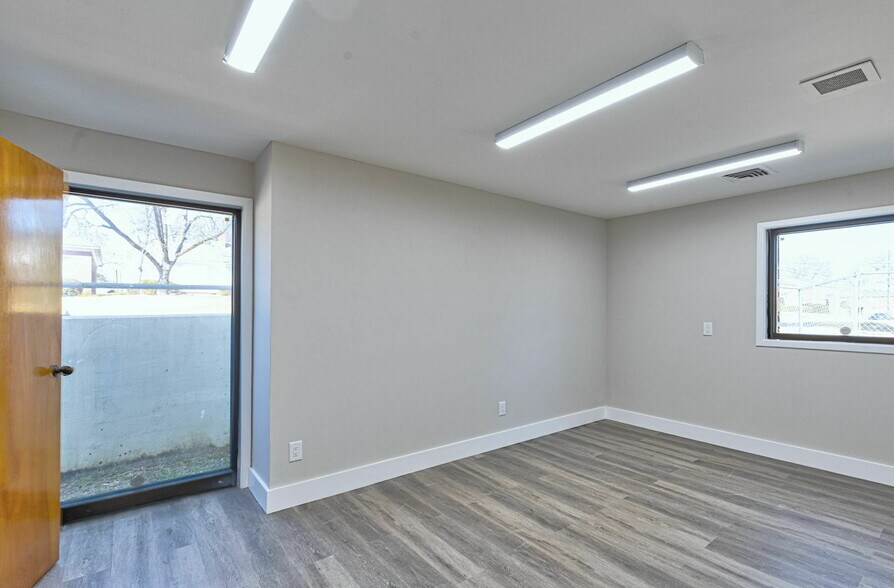 More Photos Of 1906 Warm Springs Rd, Columbus Medical For Sale